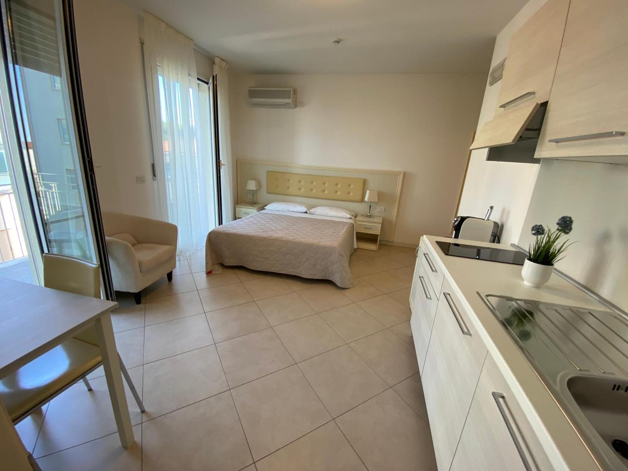 Residence Suite Smeraldo ริชโชเน ภายนอก รูปภาพ