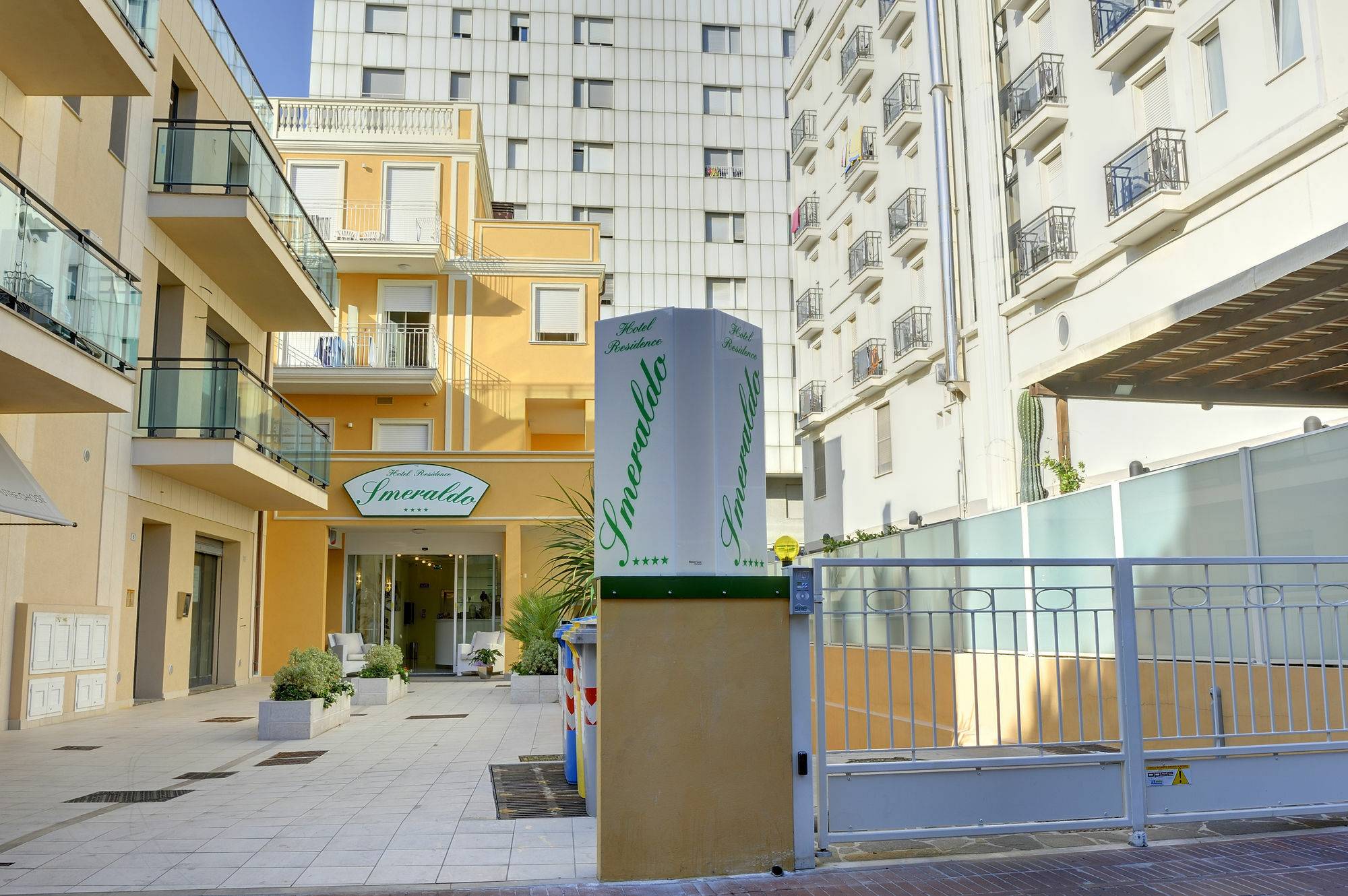 Residence Suite Smeraldo ริชโชเน ภายนอก รูปภาพ