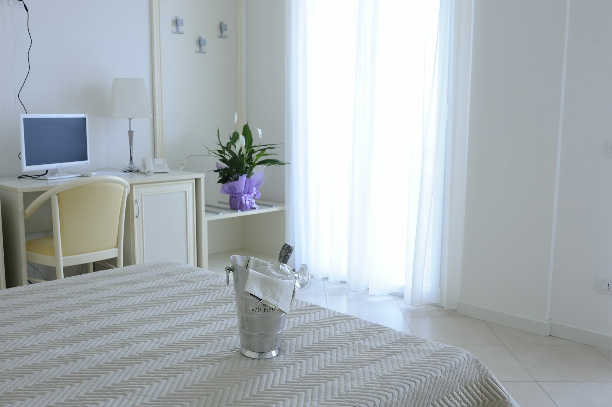 Residence Suite Smeraldo ริชโชเน ภายนอก รูปภาพ