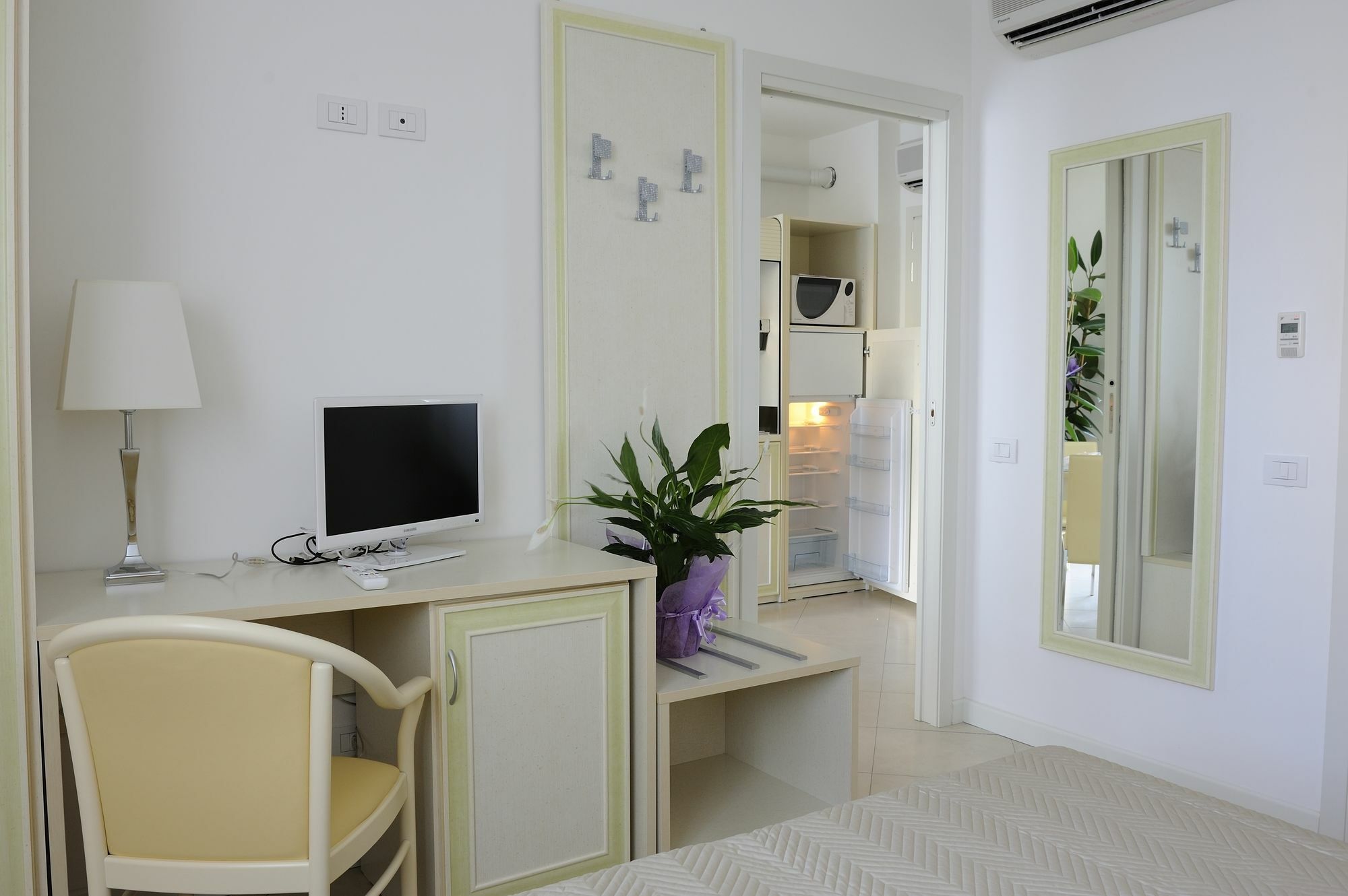 Residence Suite Smeraldo ริชโชเน ภายนอก รูปภาพ